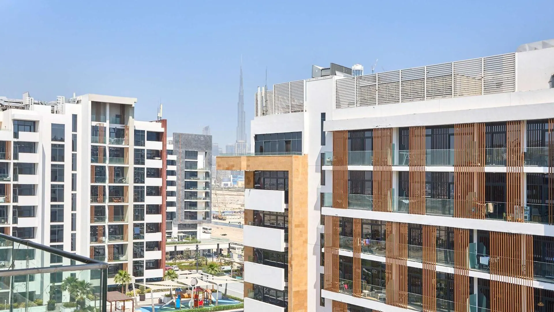 Frank Porter - Azizi Riviera 15 Dubai 0*,  United Arab Emirates